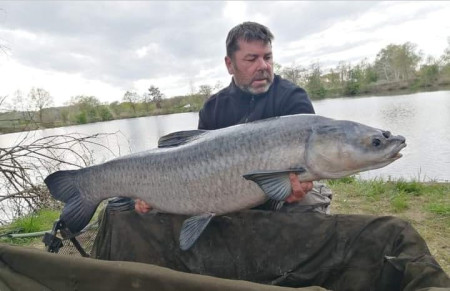 Christian mit einem 26kg schwarzen Armur