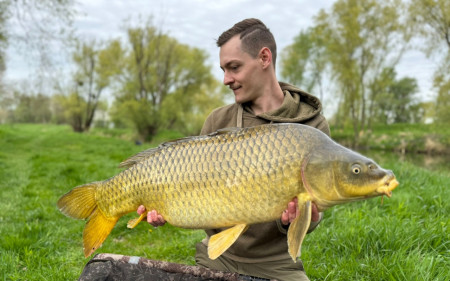 Michi mit schönen 13+ Schuppi vom Fluss