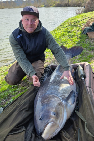 Jürgen mit 56+kg Silberkarpfen