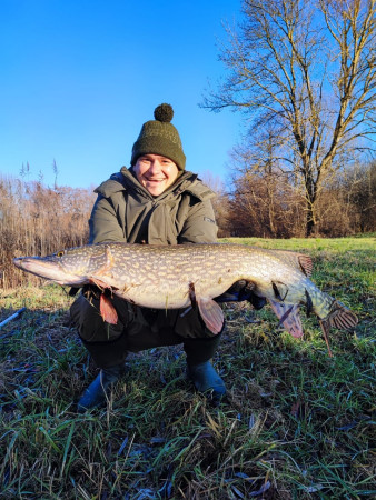 Christoph mit einen 94cm Hecht vom Fluss
