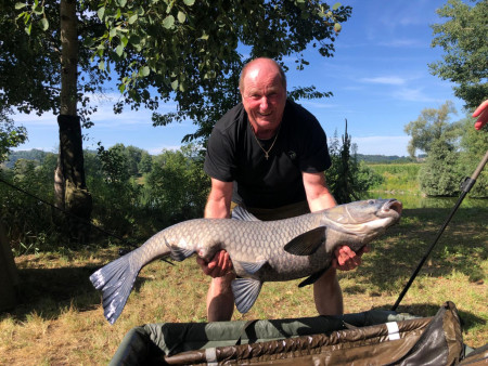 Roman Panner, Meister-Amur-Fischer (schwarzer Armur, 27 kg)